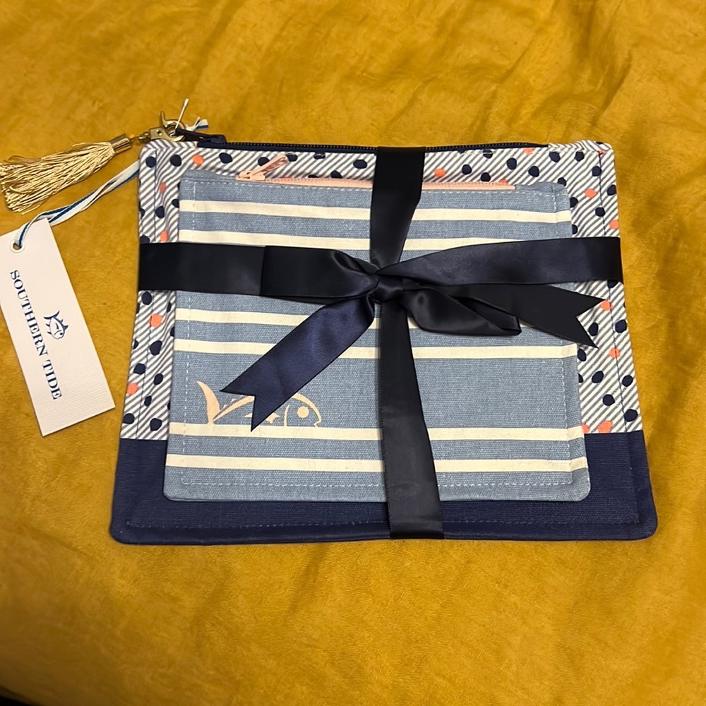 Southern Tide accessory / make up bag